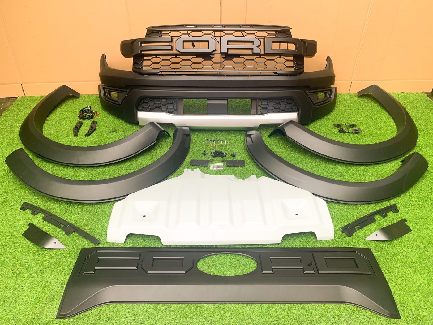 mcb-ford-body-up-len-raptor-da-bao-gom-giap-gam-chua-99 Body up lên Raptor, đã gồm giáp gầm cho Ford Ranger 2022+ - Ảnh 1
