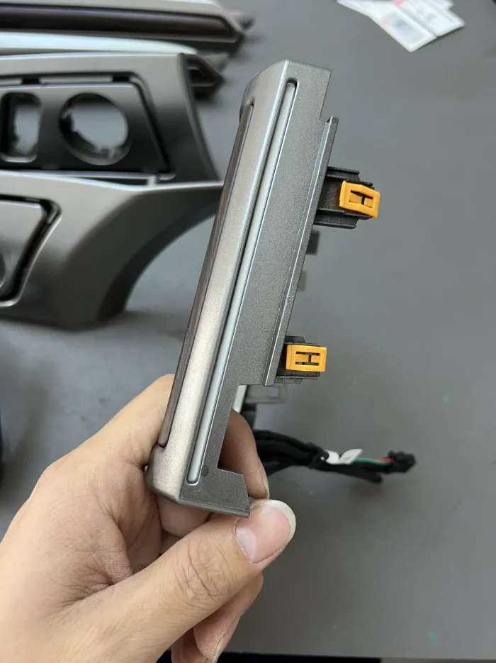 Chi tiết miếng ốp gỗ nội thất Ford Mondeo